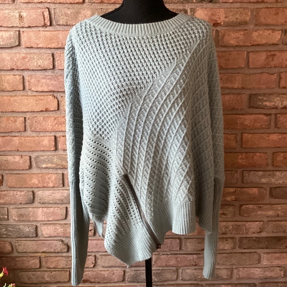 She & Sky Women’s Sweater OS EUC